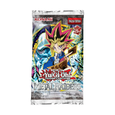 Metal Raiders was de tweede Yu-Gi-Oh! TRADING CARD GAME booster set ooit uitgebracht! Jarenlang kon je deze felbegeerde packs alleen bemachtigen als onderdeel van de Legendary Collection, maar nu, net op tijd om de 25e verjaardag van het kaartspel te vieren, worden ze beschikbaar gemaakt als standalone booster packs! Deze set staat bekend om de introductie van vele ongelooflijk krachtige Trap Cards, waaronder Yugi's Mirror Force en de eerste golf Counter Trap Cards: Horn of Heaven, Magic Jammer, Seven Tools of the Bandit, en niet te vergeten Solemn Judgment! Natuurlijk liet Metal Raiders Duelists niet onbeschermd tegen deze krachtige kaarten - Heavy Storm maakte ook zijn debuut in deze set! Deze druk bevat beide Secret Rares uit de set. Kenmerken: - 144 Kaarten in de Metal Raiders set waaronder 100 Commons, 22 Rares, 10 Super Rares, 10 Ultra Rares en 2 Secret Rares. - Metal Raiders was de tweede Yu-Gi-Oh! TRADING CARD GAME booster set ooit uitgebracht! - Elke booster pack bevat 9 kaarten.